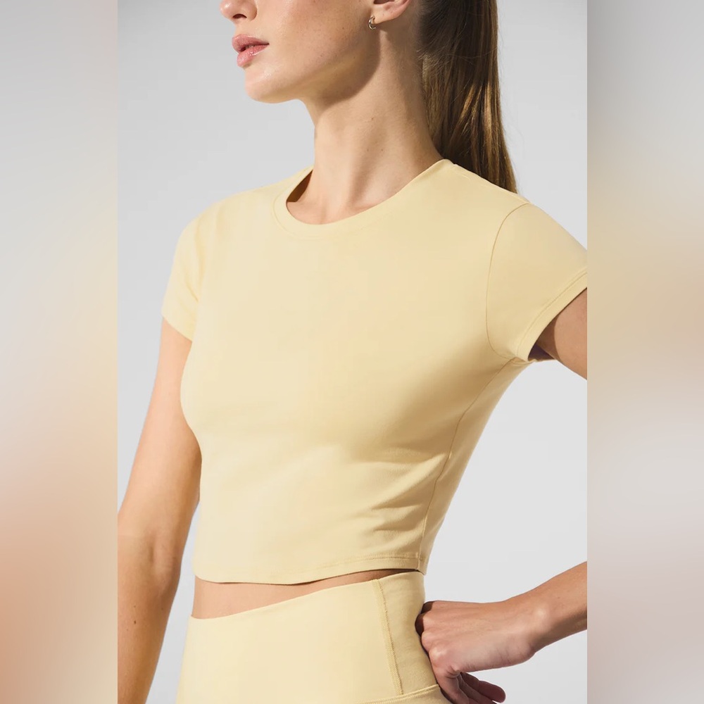 ALO crop finesse short sleeve- warm butter